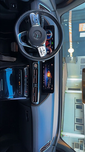 Mercedes-Benz EQC400 10 of 22
