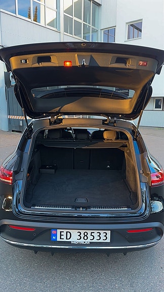 Mercedes-Benz EQC400 13 of 22