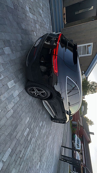 Mercedes-Benz EQC400 16 of 22