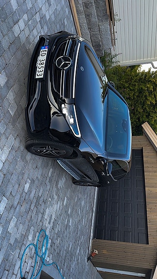 Mercedes-Benz EQC400 18 of 22