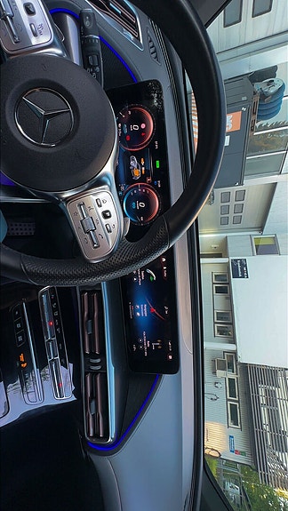 Mercedes-Benz EQC400 8 of 22