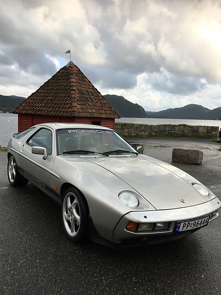 Porsche 928 16 of 16