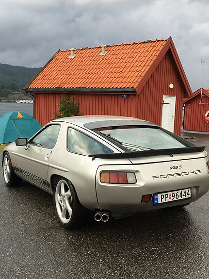 Porsche 928 13 of 16