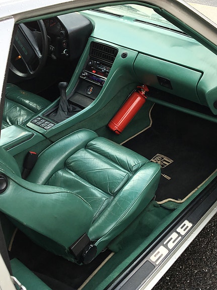 Porsche 928 10 of 16