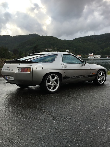 Porsche 928 12 of 16