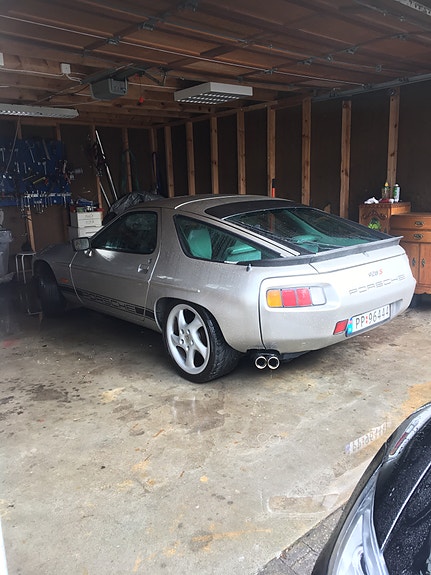 Porsche 928 4 of 16