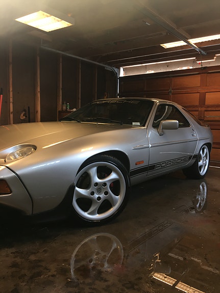 Porsche 928 2 of 16