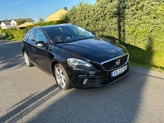 Volvo V40 Cross Country 2 of 30