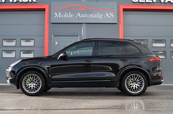 Porsche Cayenne 5 of 30