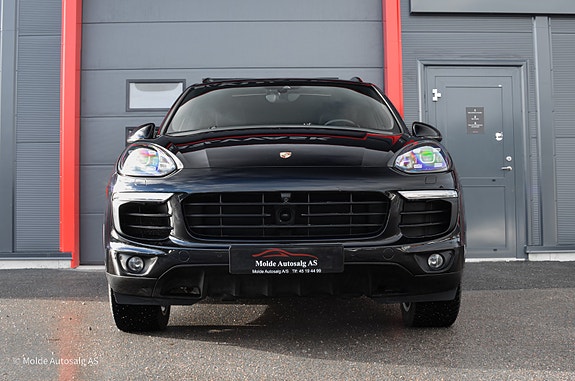Porsche Cayenne 3 of 30