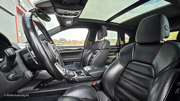 Porsche Cayenne 17 of 30