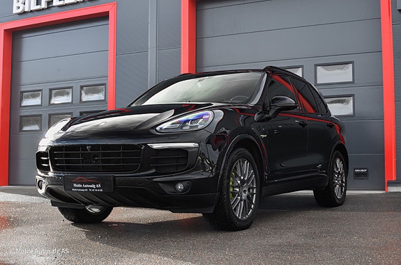 Porsche Cayenne 4 of 30