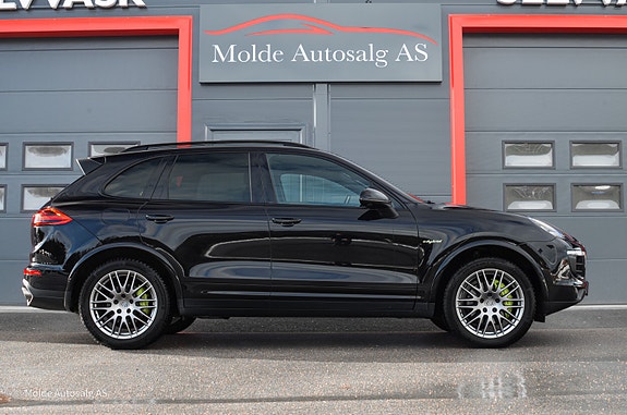 Porsche Cayenne 12 of 30