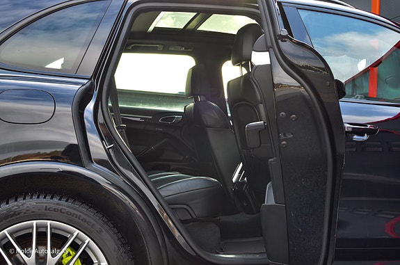 Porsche Cayenne 29 of 30