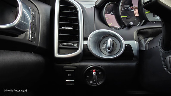 Porsche Cayenne 21 of 30
