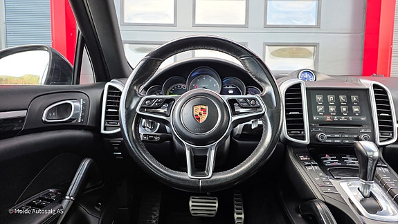 Porsche Cayenne 19 of 30