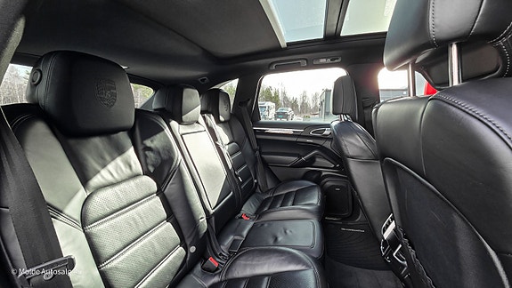 Porsche Cayenne 30 of 30
