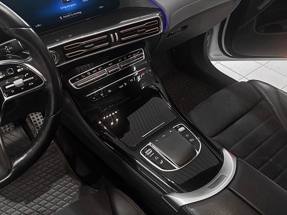 Mercedes-Benz EQC400 22 of 30