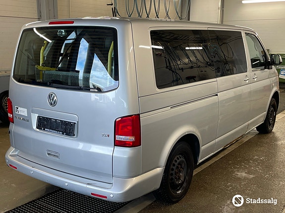Volkswagen Caravelle 5 of 10
