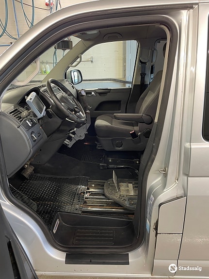 Volkswagen Caravelle 10 of 10