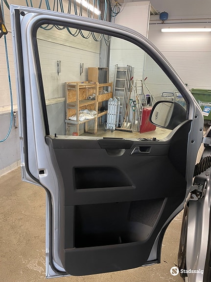 Volkswagen Caravelle 9 of 10