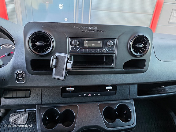 Mercedes-Benz Sprinter 19 of 21