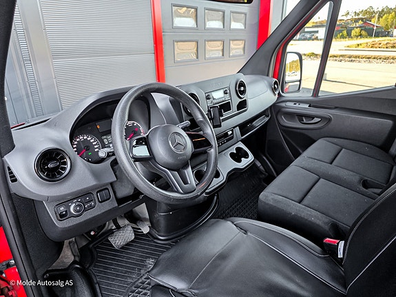Mercedes-Benz Sprinter 17 of 21