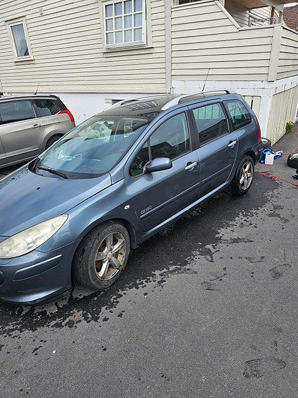 Peugeot 307 SW 11 of 19
