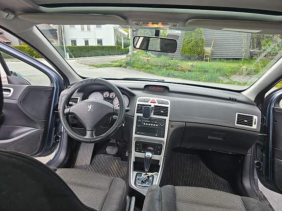 Peugeot 307 SW 12 of 19