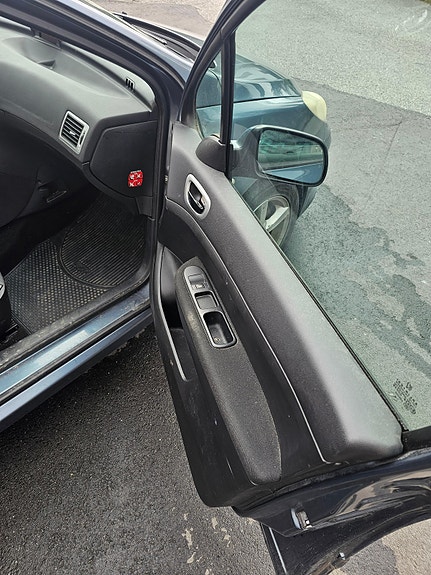 Peugeot 307 SW 16 of 19