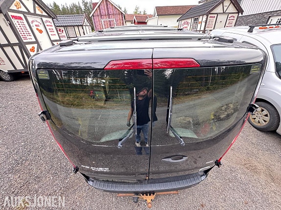 Ford Transit Custom 21 of 30