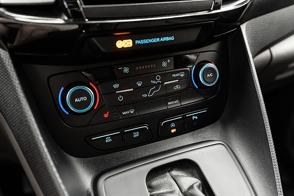 Ford Transit Connect 16 of 24