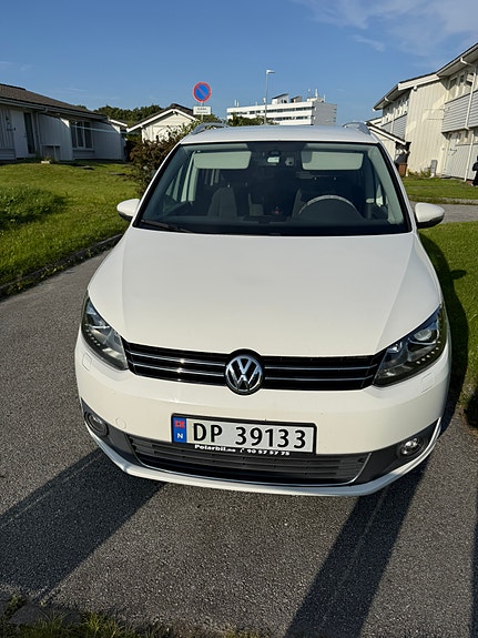 Volkswagen Touran 2 of 10