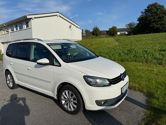 Volkswagen Touran 3 of 10