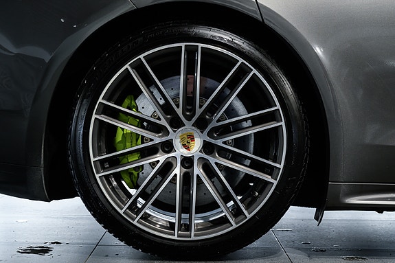 Porsche Panamera 27 of 30
