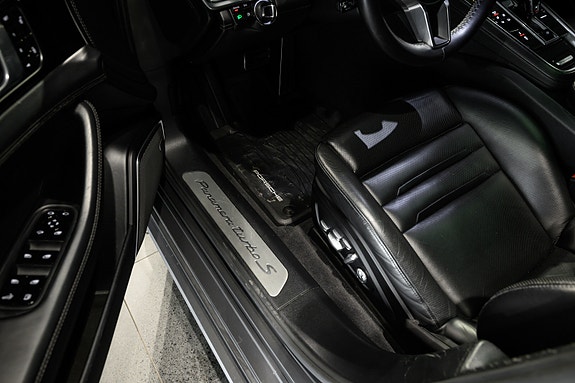 Porsche Panamera 30 of 30