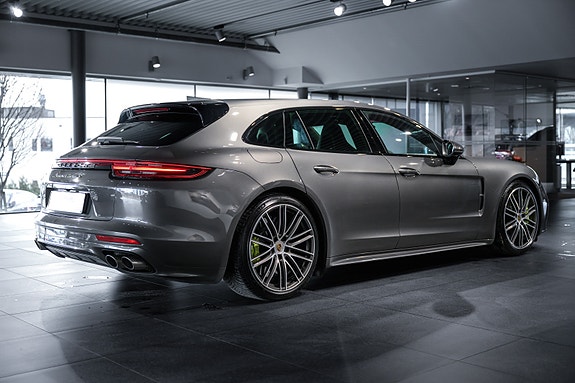 Porsche Panamera 4 of 30