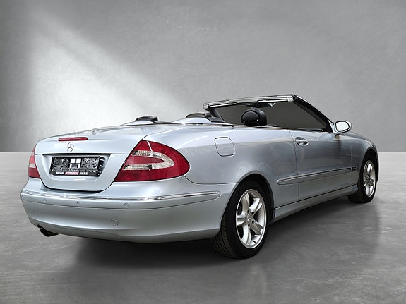 Mercedes-Benz CLK200 3 of 30