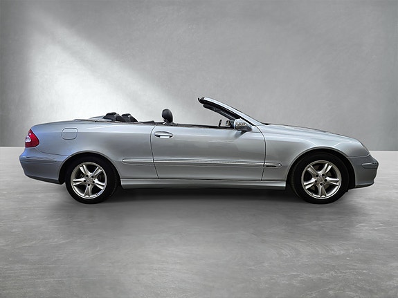 Mercedes-Benz CLK200 2 of 30