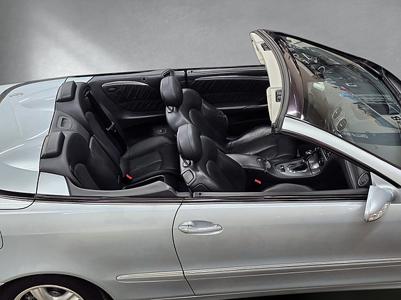 Mercedes-Benz CLK200 24 of 30