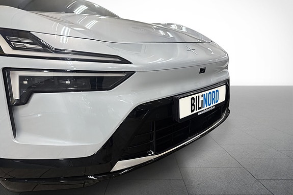 Polestar 4 8 of 17