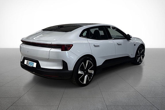 Polestar 4 7 of 17