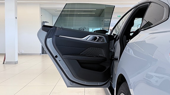 BMW i4 12 of 30