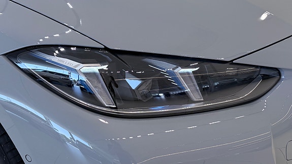BMW i4 8 of 30