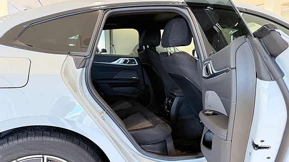 BMW i4 16 of 30