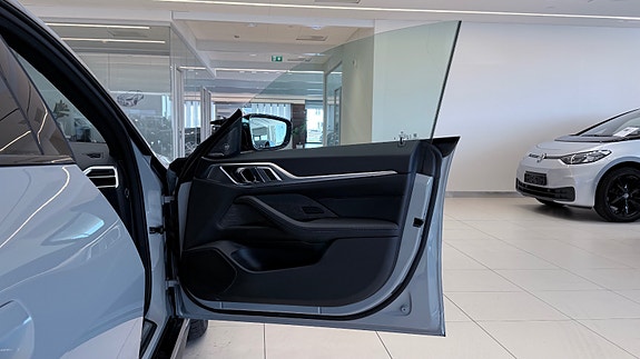 BMW i4 18 of 30