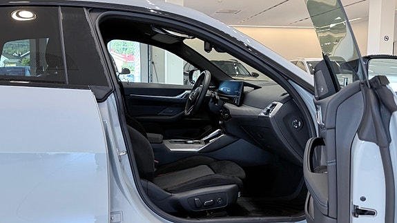 BMW i4 17 of 30