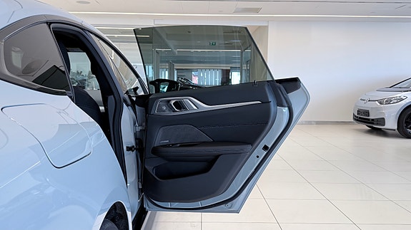 BMW i4 15 of 30