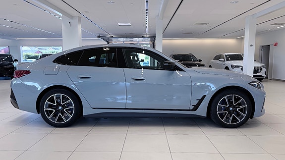 BMW i4 14 of 30