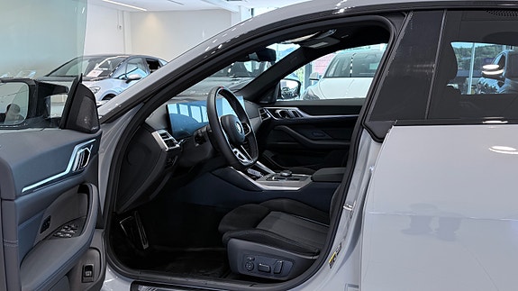 BMW i4 9 of 30